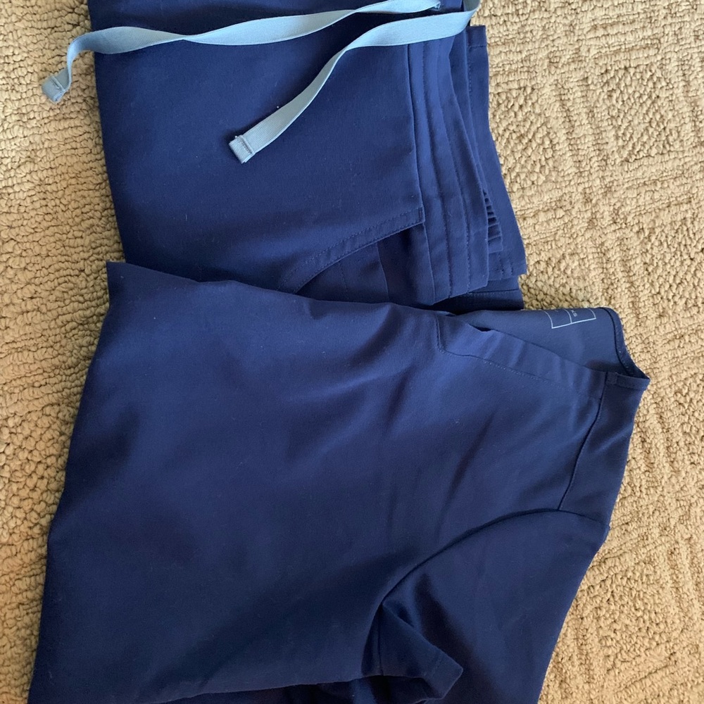 Figs scrubs in navy blue - Kade bottoms